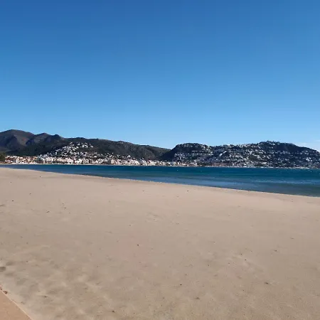 Eco-apartments La Marineda 罗萨斯