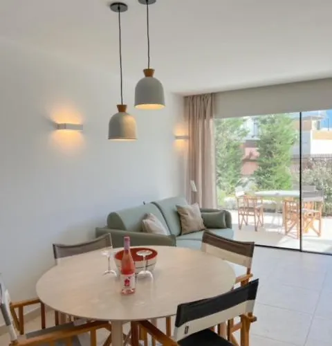 Eco-apartments La Marineda شقة *